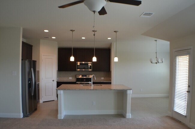 Foto del edificio - New Built House For Lease in Venus