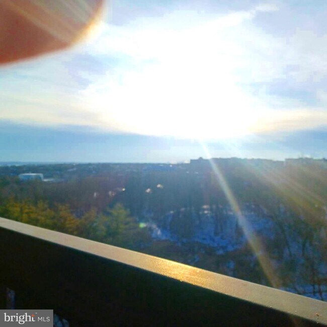 Foto del edificio - 3705 S George Mason Dr