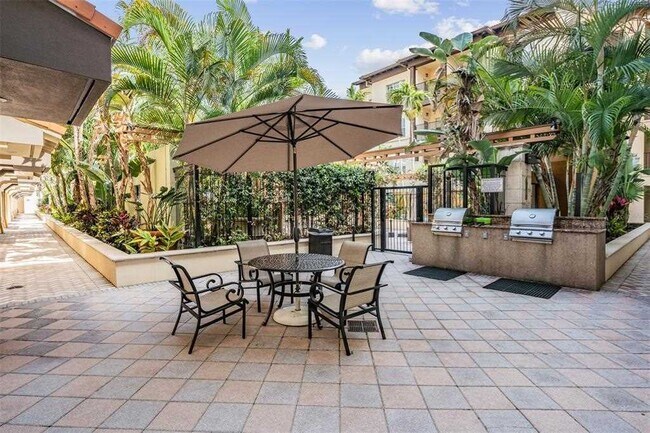 ¡El nuevo patio abrirá en enero! En la imagen se muestra el antiguo patio. - 200 4th Ave S