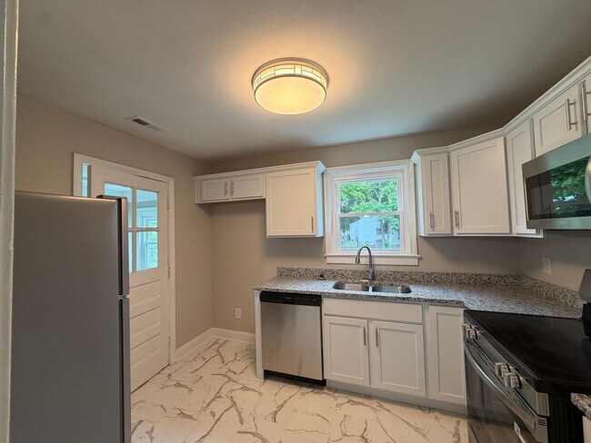 Building Photo - 3912 Pinalto Dr