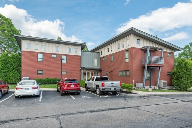 Building Photo - 659 Dennett St