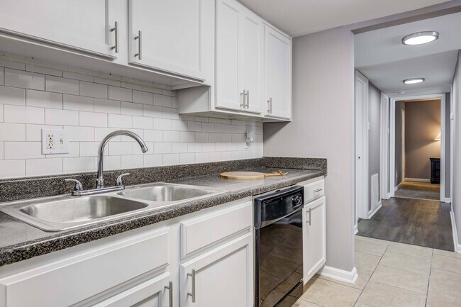 Building Photo - Sagewood at Westchase