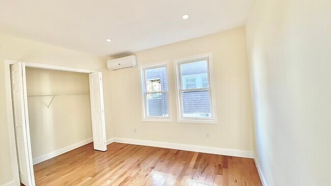Building Photo - 11 Herbertson Rd
