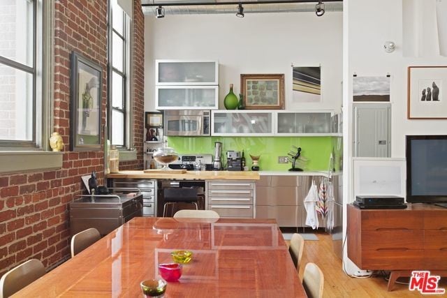 Building Photo - 1850 Industrial St