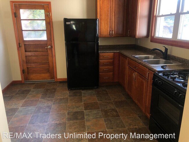 Building Photo - 1 br, 1 bath House - 909 1/2 Meadow Ave.
