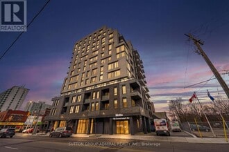 Building Photo - 758 Dovercourt Rd