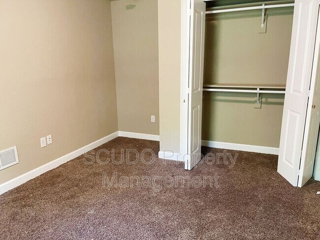 Foto del edificio - 703 N 74th St