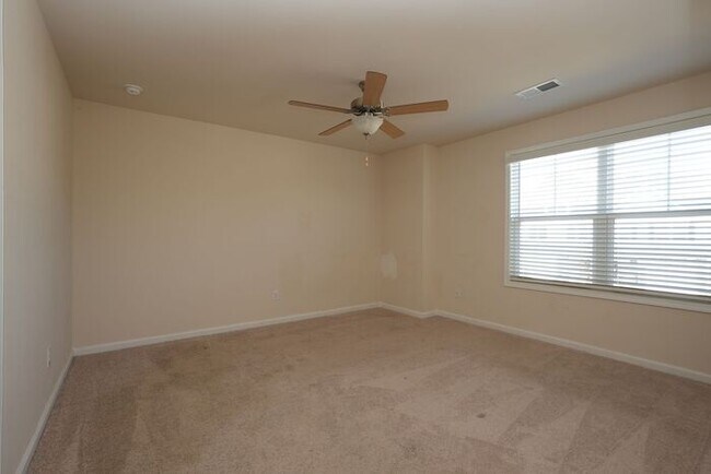 Foto del edificio - Beautiful townhome in desirable Terrell Community