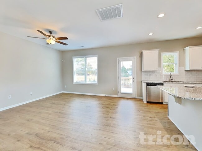 Building Photo - 76 Fresco Dr