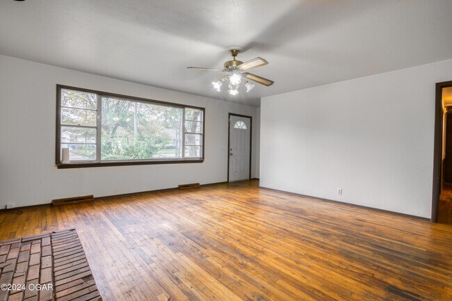 Building Photo - 2404 Iron Gates Rd