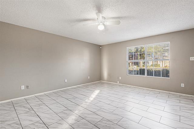 Building Photo - 2703 Clayton Oaks Dr