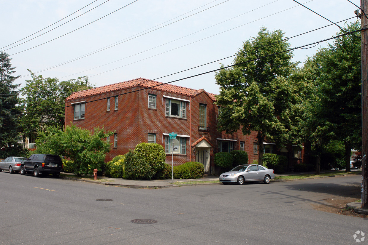 Building Photo - 3005 SE Morrison St