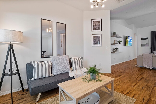 Building Photo - 11 Wheeler Ln