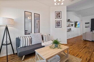 Building Photo - 11 Wheeler Ln