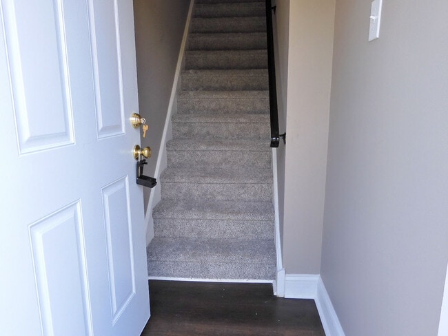 Building Photo - 208 Winding Way