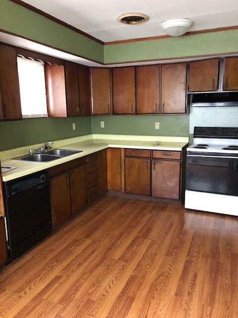 kitchen - 122 Redbud Dr