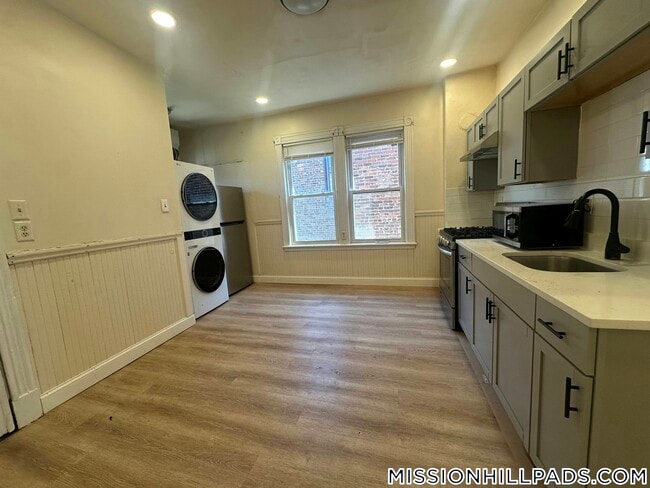 Building Photo - 127 Harrishof St