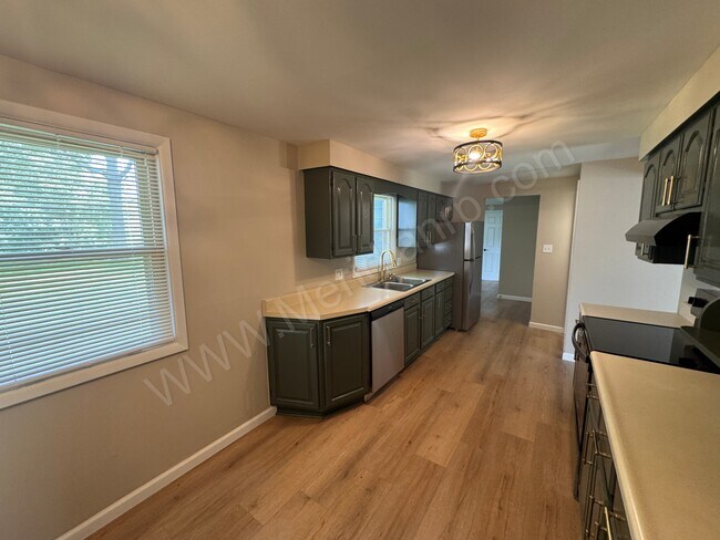 Building Photo - 4725 Maple Terrace Pkwy