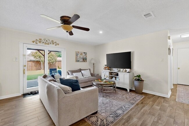 Photo - 633 Laguna Dr House