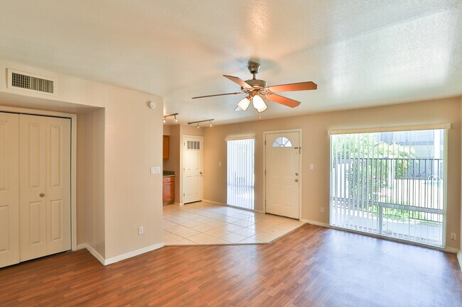 Foto del edificio - 425 E Brown Rd
