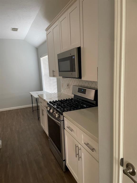 Foto del edificio - 3002 Gardencrest Ln