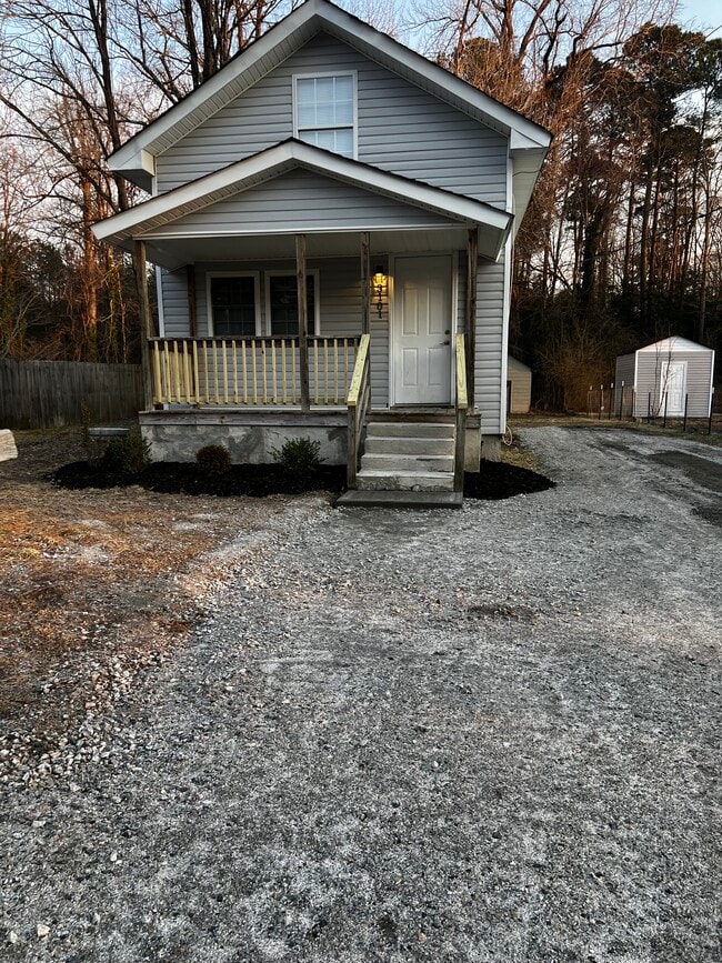 Building Photo - 3101 Pineland Ave