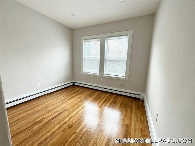 Building Photo - 57 Burrell St