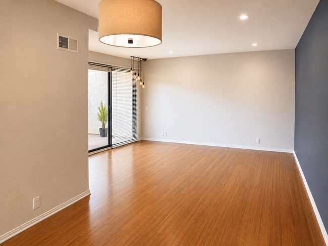 Building Photo - 609 S El Molino Ave