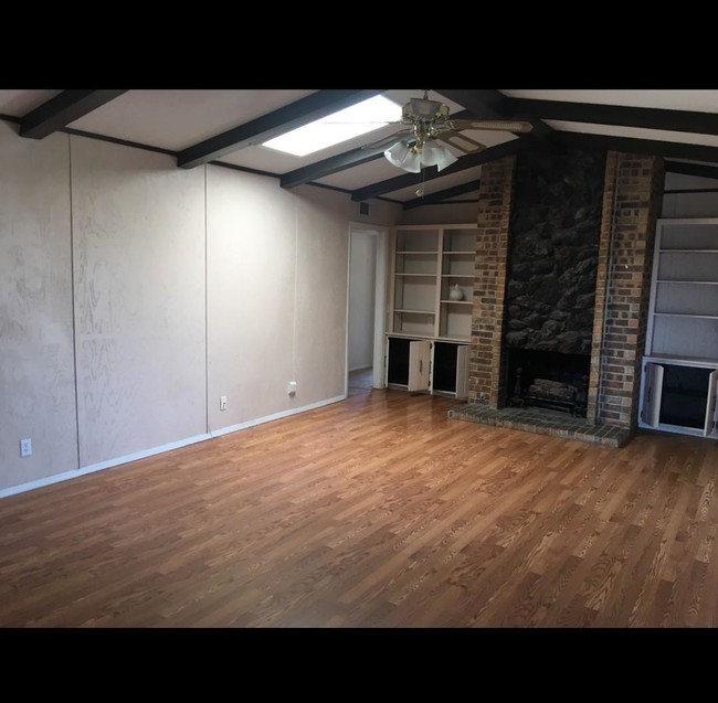 Building Photo - 3009 Stone Edge Rd