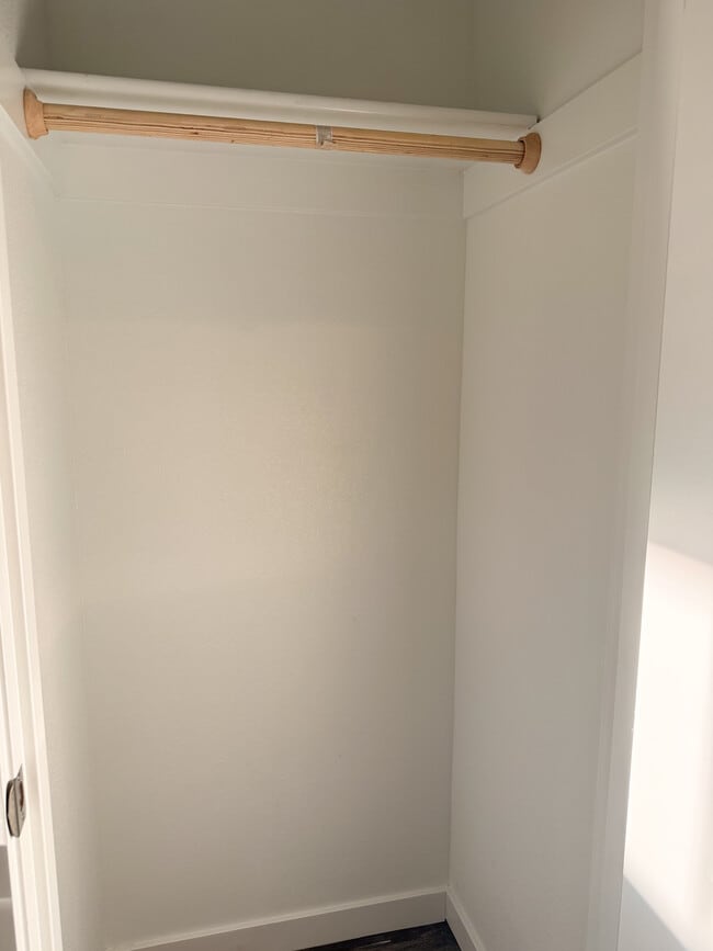 Building Photo - 507 NW Hillcrest Dr