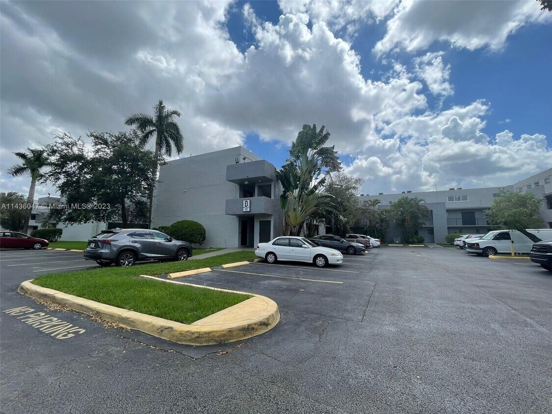 10 NW 87th Ave Unit B207, Miami, FL 33172 - Condo for Rent in Miami, FL