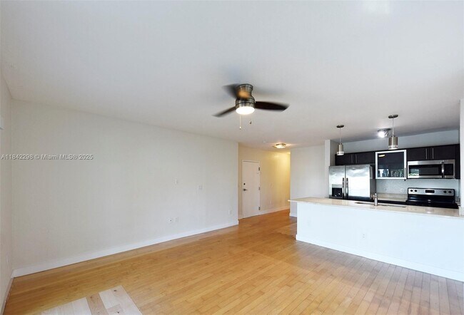 Foto del edificio - 7171 Bay Dr