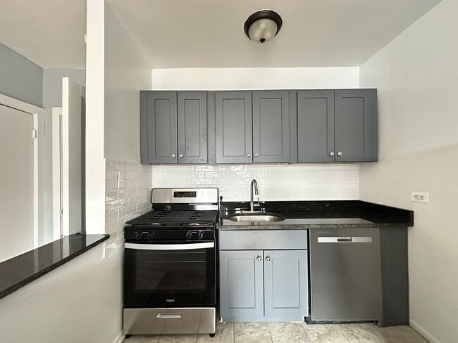 Building Photo - 5662 N Ridge Ave