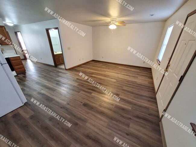 Building Photo - Affordable 2 Bedroom/2 Bath in Raymore-Available in MAY!!
