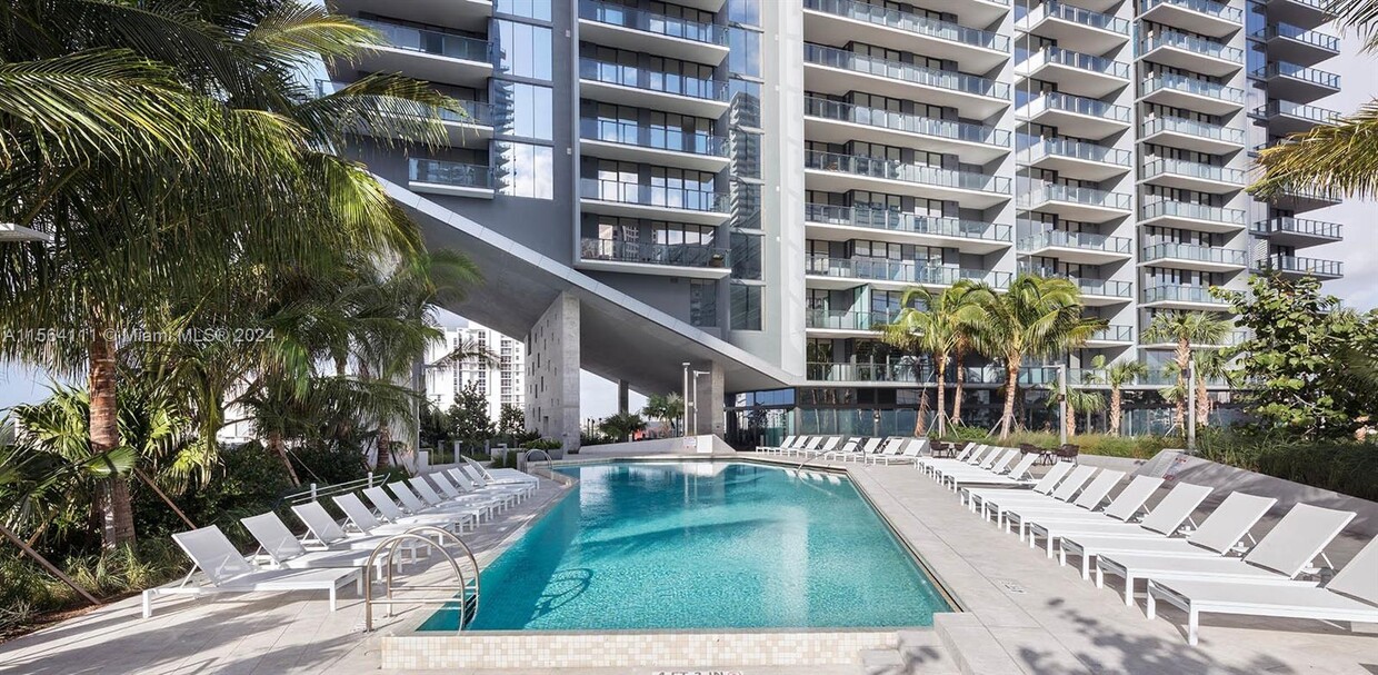 Photo - 68 SE 6th St (Miami, FL)