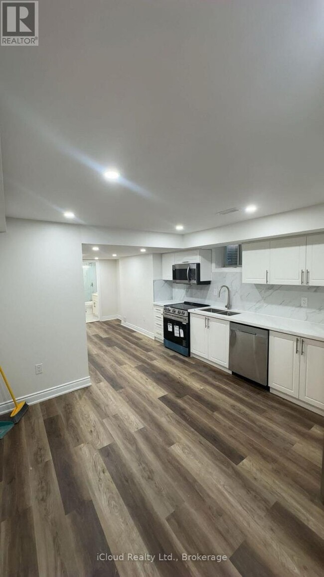 Building Photo - 933 Whewell Trail