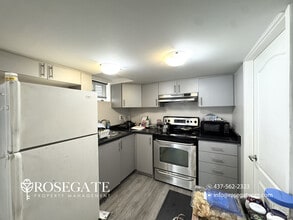 Building Photo - 554 Chantenay Dr