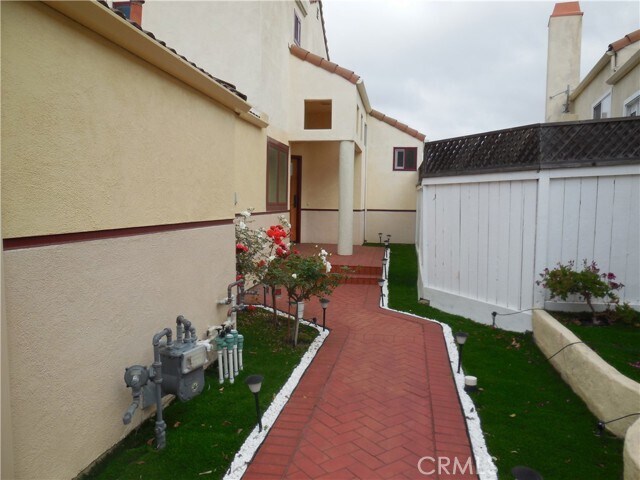 Building Photo - 644 Via Umbroso