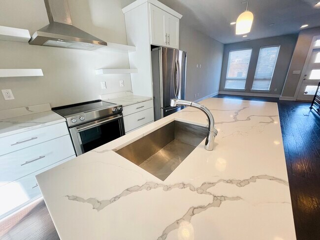 Foto del edificio - 418 Southend Crossing Ln