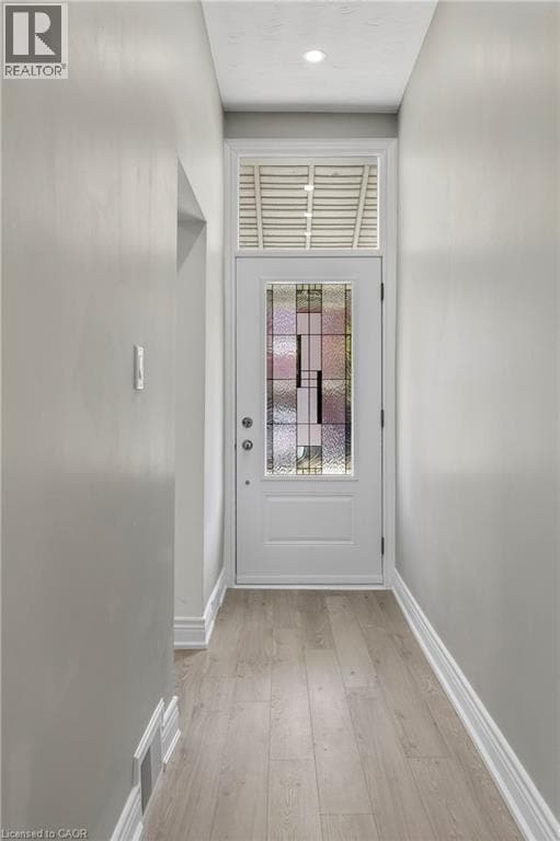 Building Photo - 141 Ray St N