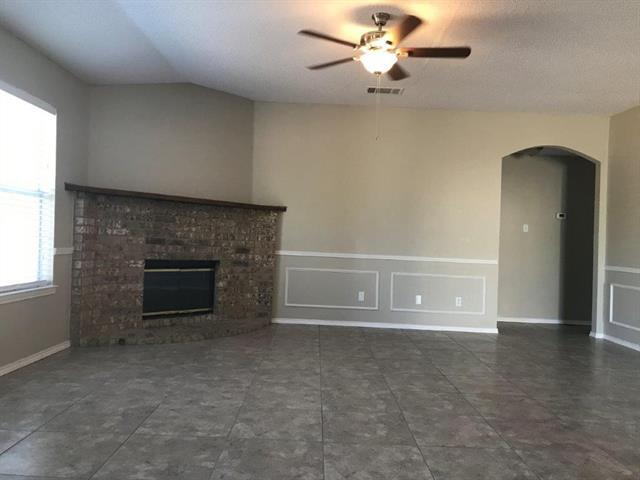 Building Photo - 601 Hollyberry Dr