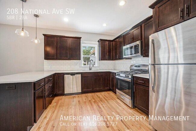 Building Photo - 208 National Ave SW