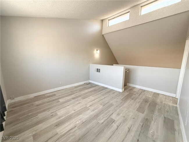 Foto del edificio - 5187 Garden Ln