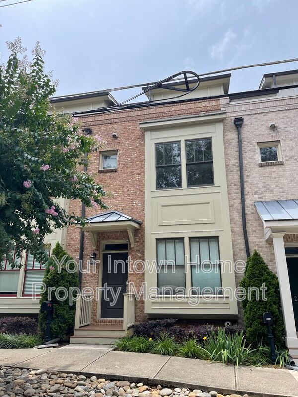 Foto principal - 210 Marion Pl NE