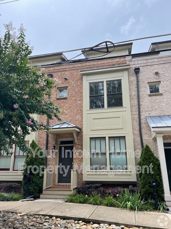 Building Photo - 210 Marion Pl NE