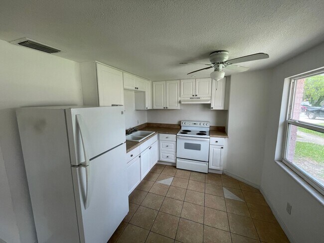 Foto del edificio - 5319 Avery Rd