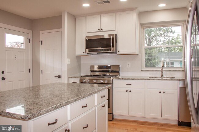 Building Photo - 2811 Mosby St