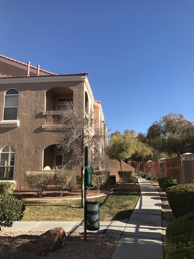 700 Carnegie St, Henderson, NV 89052 Condo for Rent in Henderson, NV