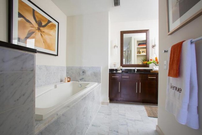 Building Photo - 2 bedroom in Houston TX 77004
