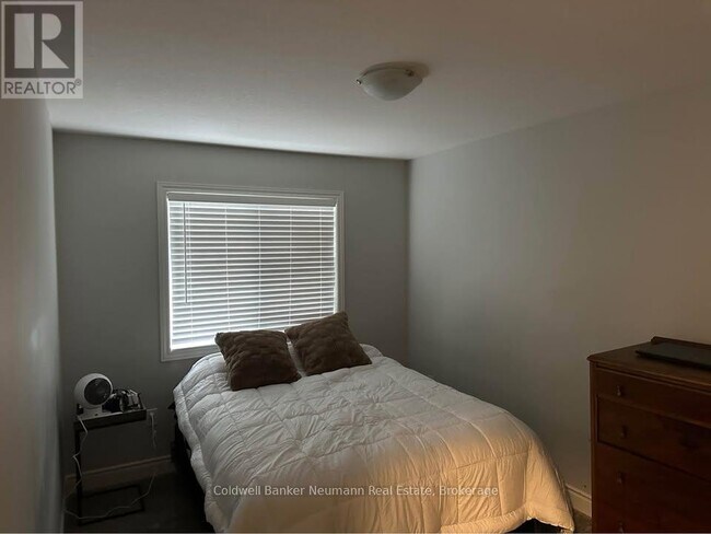 Photo du bâtiment - 51 Hedley Ln